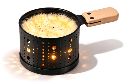Poêlon de raclette à la bougie et fromage fondu, soirée L’Art fondant chez Biscuit Liège